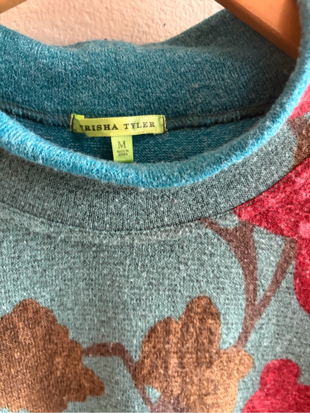 TRISHA TYLER Fall Floral Roll Neck Sweater Size Medium - Picture 3 of 5